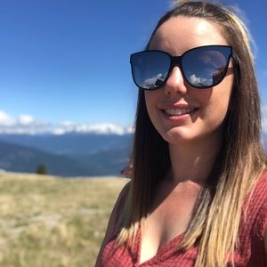 Meet your Posher, Danielle